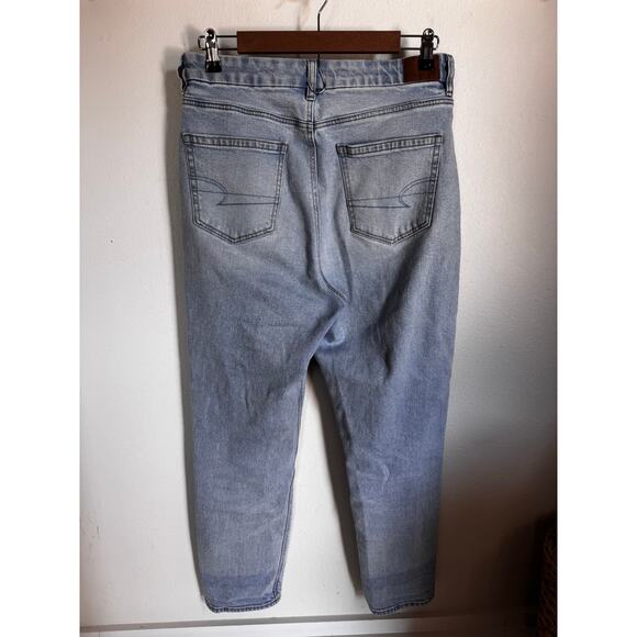 American Eagle Curvy Mom Jeans Light Wash Size 10 Tapered Leg - Picture 3 of 10